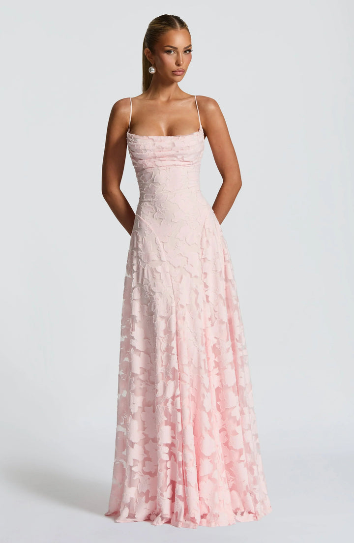 Elegante vestido con estampado