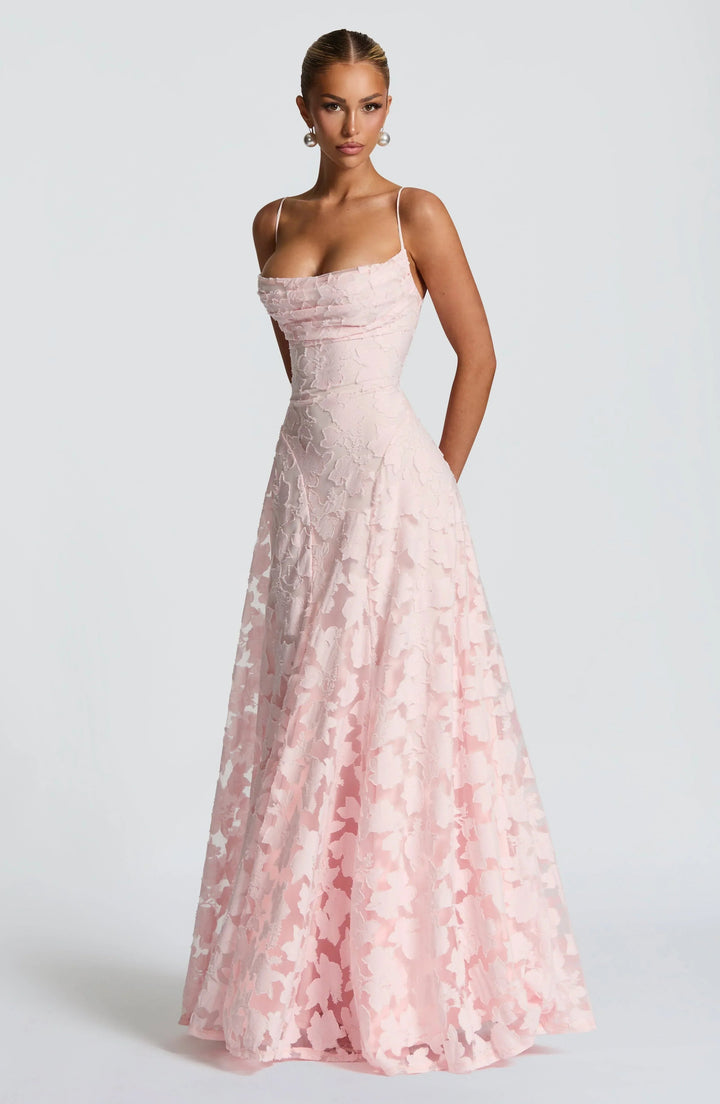 Elegante vestido con estampado