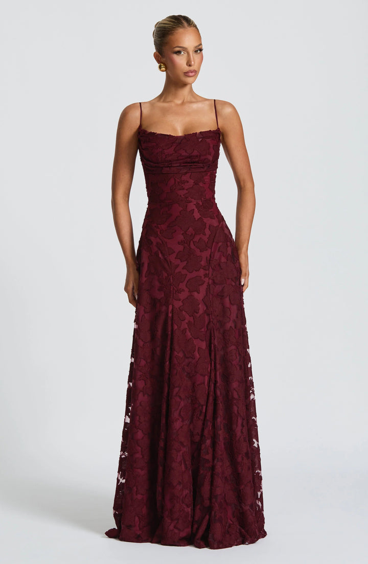 Elegante vestido con estampado